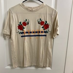 Retro graphic tee. Like new. Size medium.